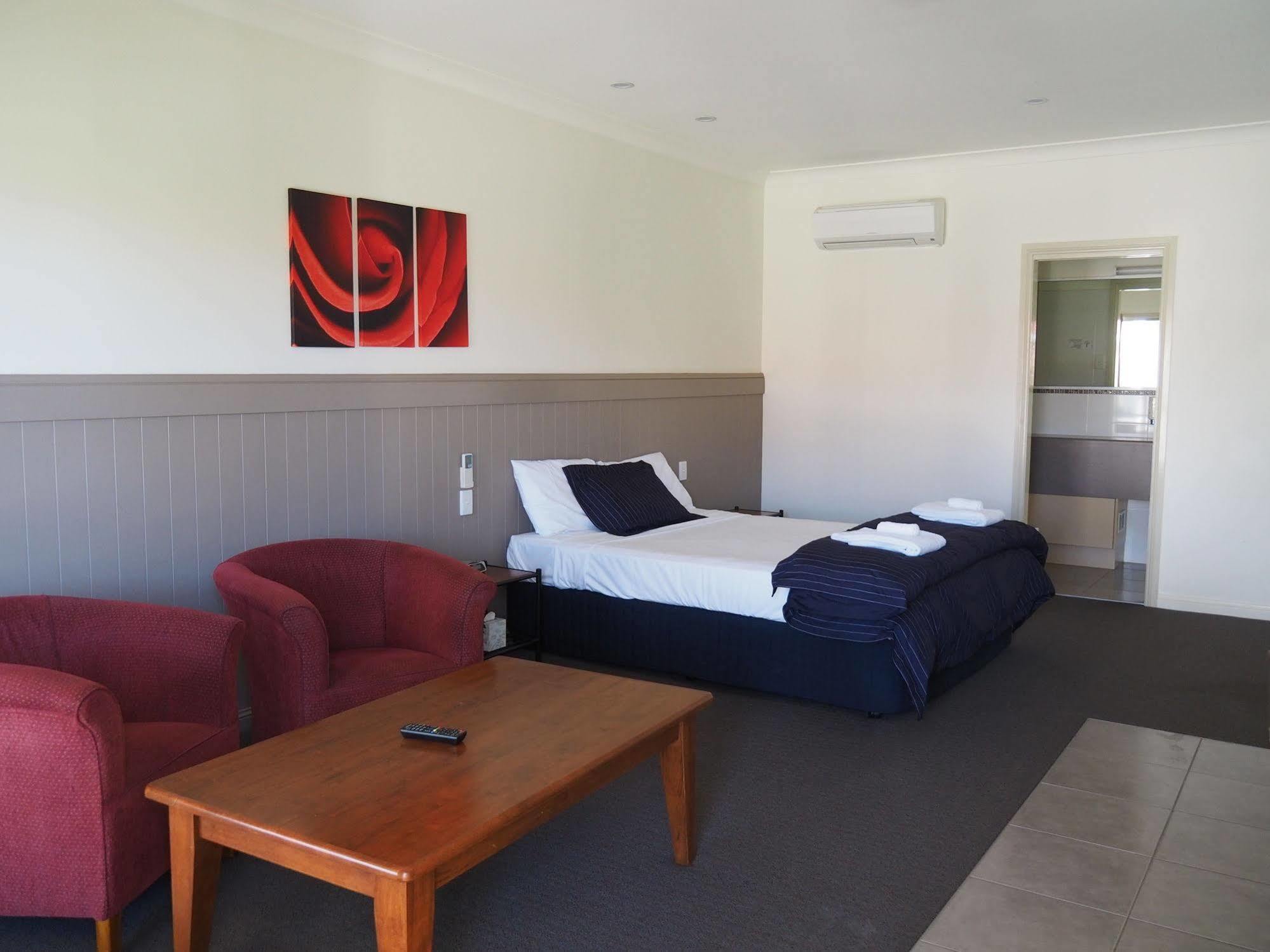 Pittsworth Motor Inn Buitenkant foto