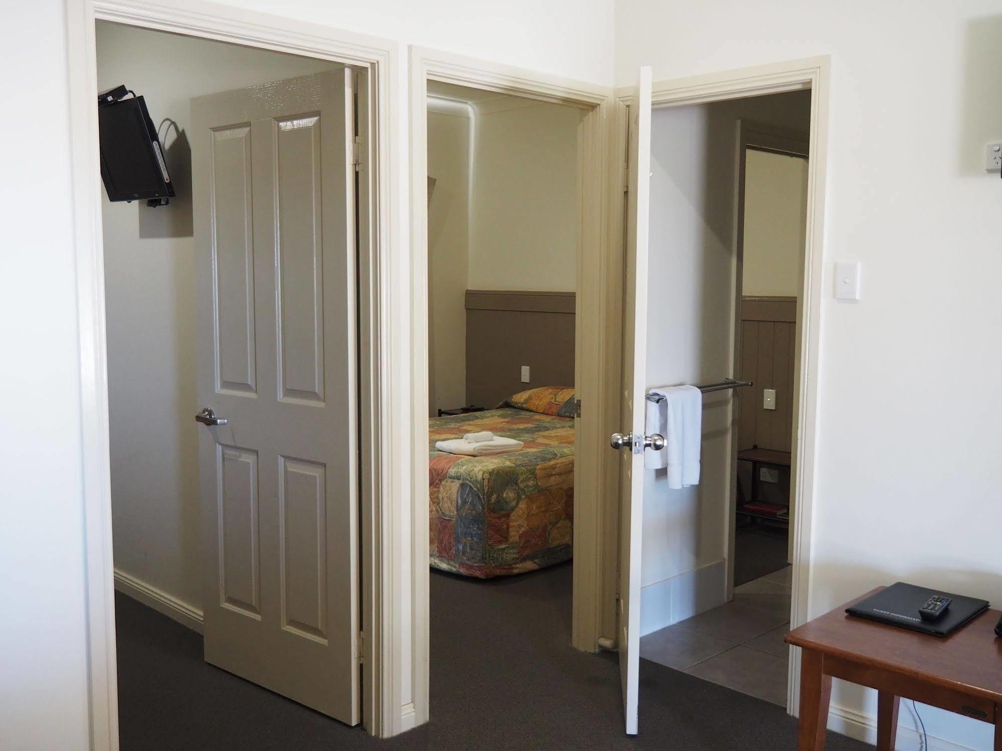 Pittsworth Motor Inn Buitenkant foto