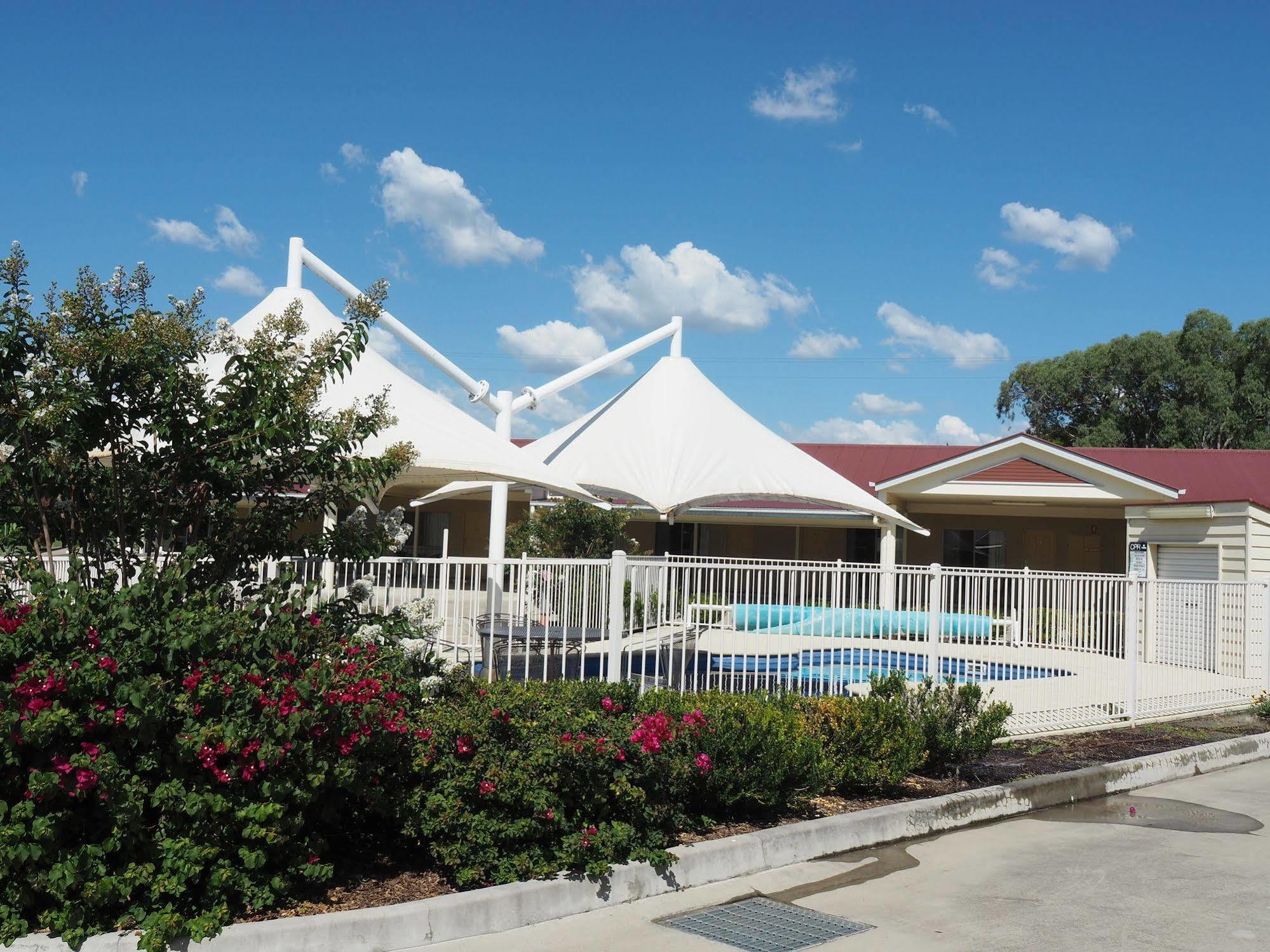 Pittsworth Motor Inn Buitenkant foto